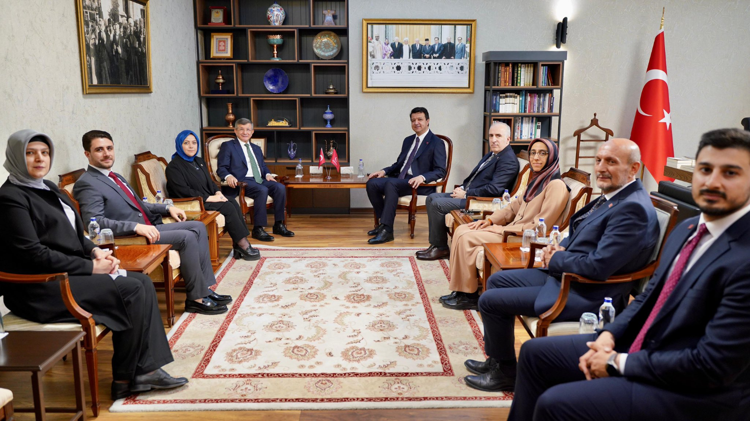 Davutoğlu'ndan Arıkan'a ziyaret